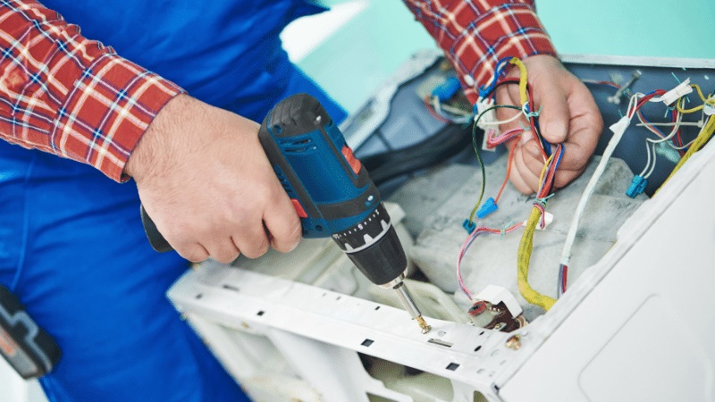 Gördes Ariston Ariston çamaşır makinesi kart tamiri – Su almama arızası orijinal parça ile giderildi. - Teknik servis örneği